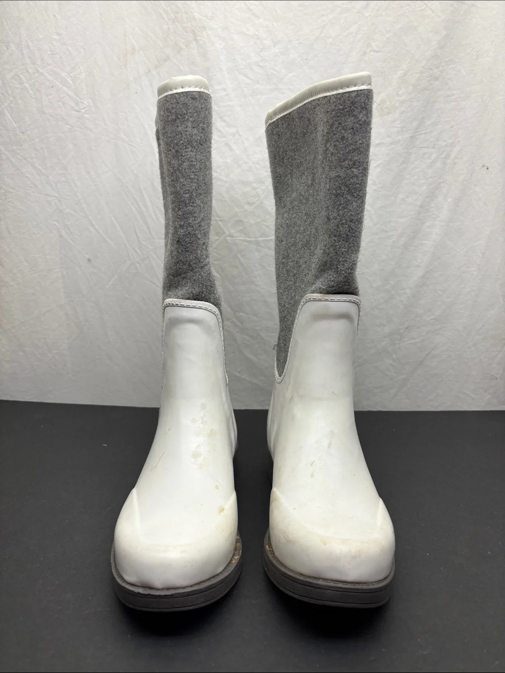 UGG White & Gray Tall Rain Boots, SZ 8 women’s, 1(BA)